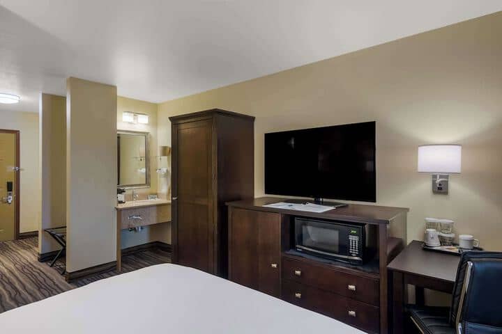 Room 9 of 26