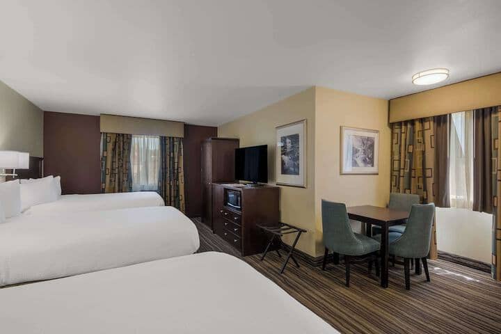 Room 10 of 26